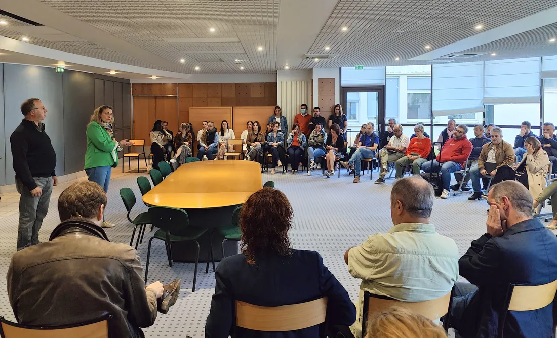 Aline Mériau devant les équipes du Campus des métiers de Blois ce lundi 9 octobre.
