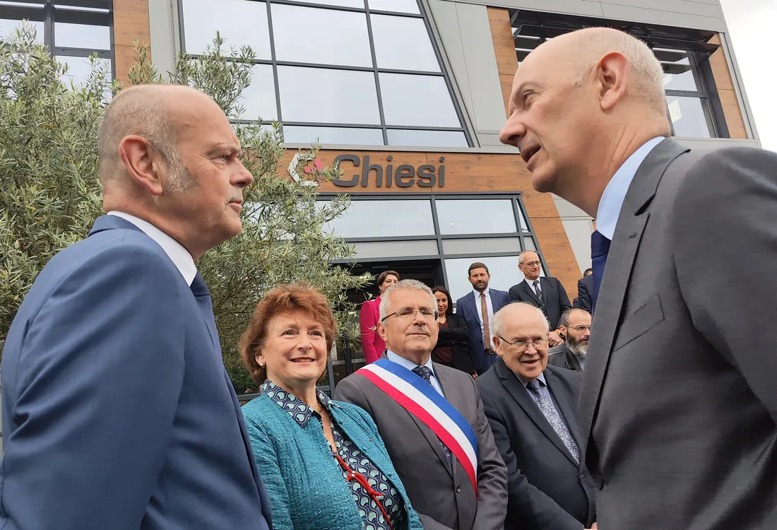 Le ministre Roland Lescure en visite chez Chiesi à la Chaussée-Saint-Victor ce mardi 14 mai.