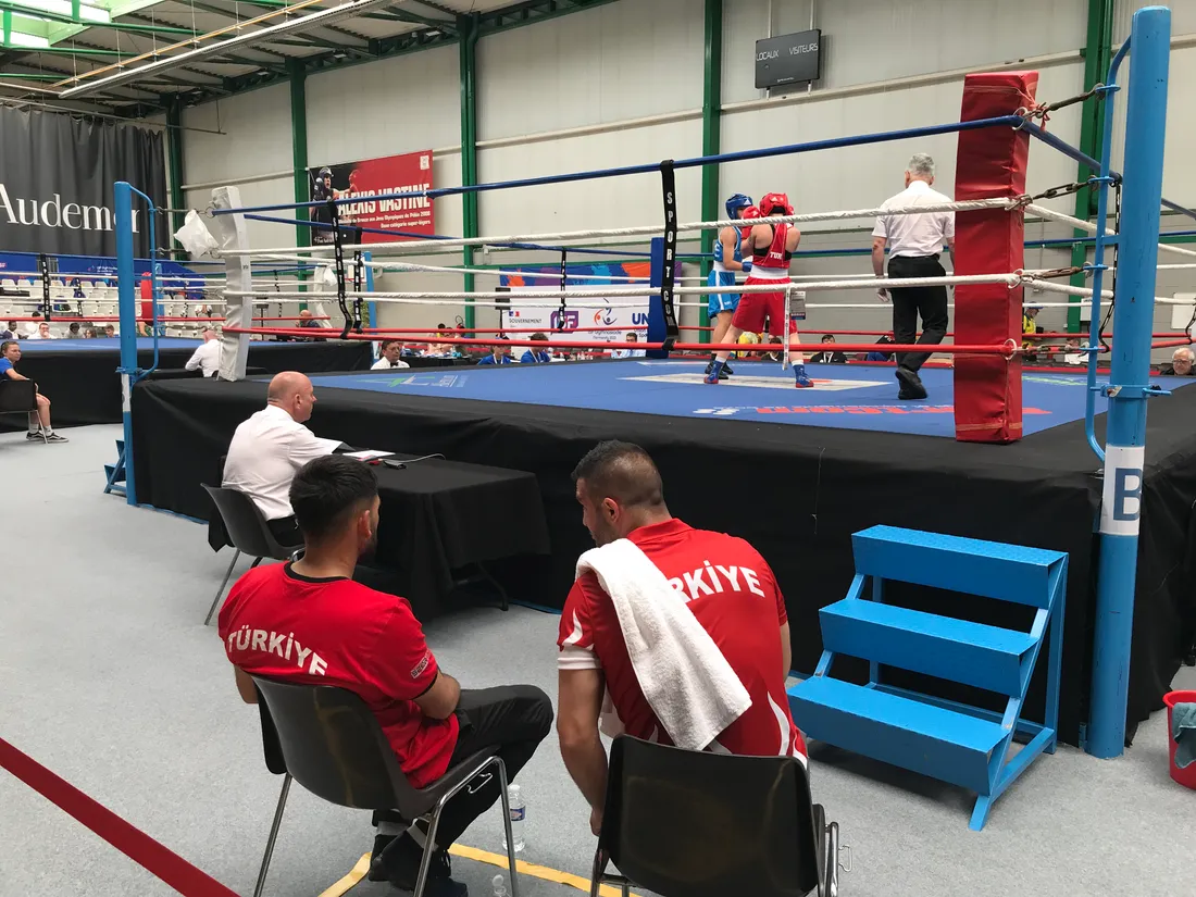 Sur le ring, les combats s'enchainent