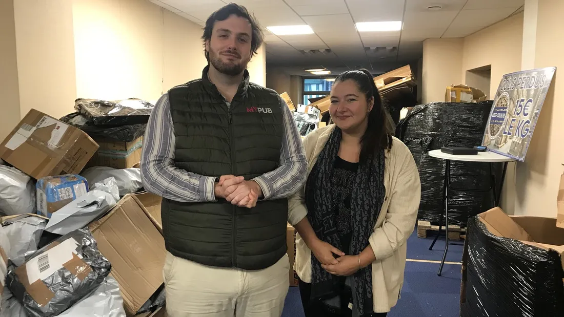 Rouen : le concept de la "pochette surprise" dans cette boutique de colis perdus 