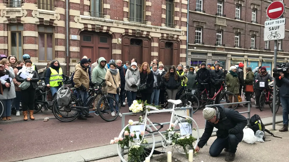 Rouen : émouvant hommage rendu à Elina, cette cycliste de 29 ans fauchée par une camionnette