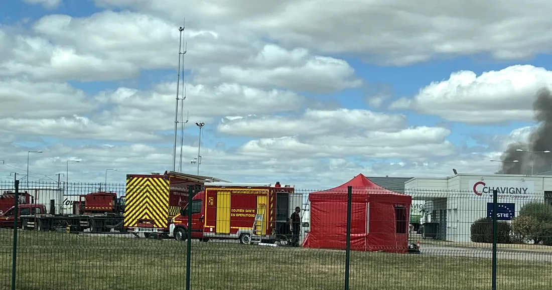 Une cinquantaine de pompiers sont sur place, coordonnée par une chaine de commandement.