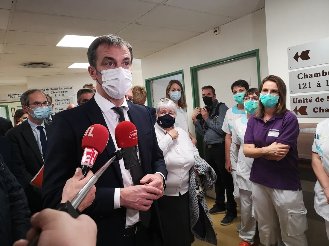 Olivier Véran au Centre Hospitalier de Blois