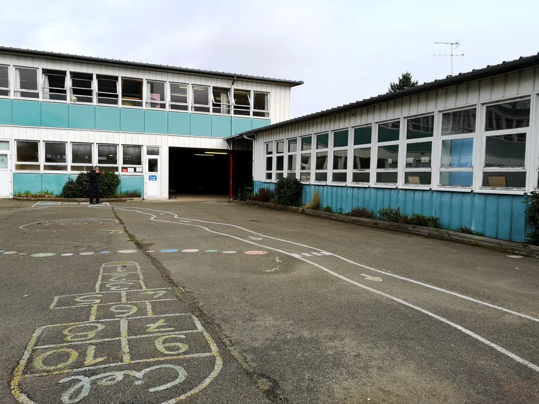 Malades, positifs ou cas contacts : beaucoup d'absences ont été relevées ce lundi dans les écoles.
