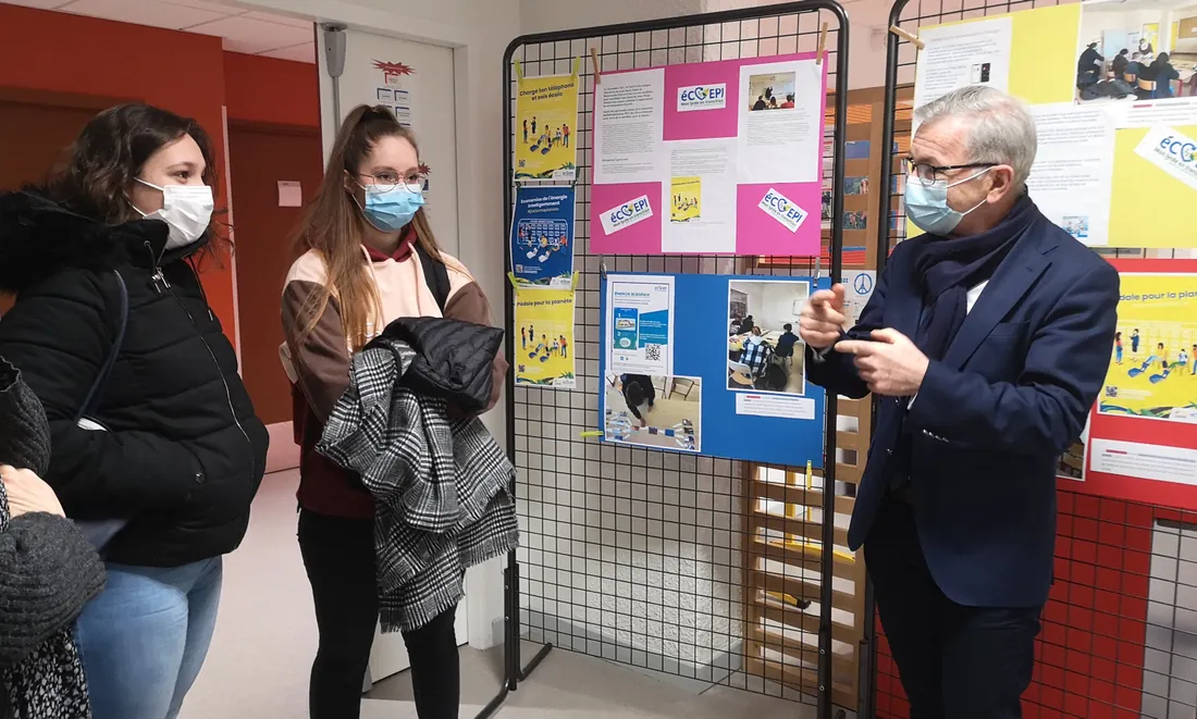 François Bonneau à la rencontre de lycéens de Romorantin-Lanthenay