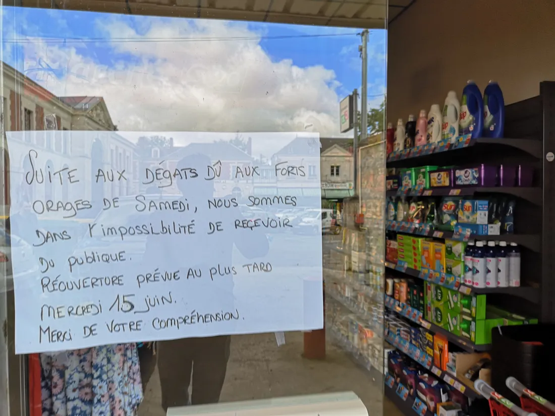 Ce supermarché du centre-ville de Mer reste fermé après avoir été inondé