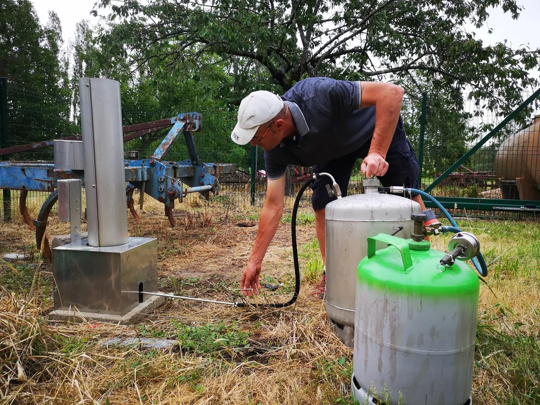 Ce mercredi 22 juin, Thierry Gosseaume réactive son système de protection contre la grêle.