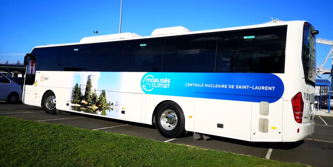 Un des trois cars électrique en service en région est dédié à la Centrale de Saint-Laurent.