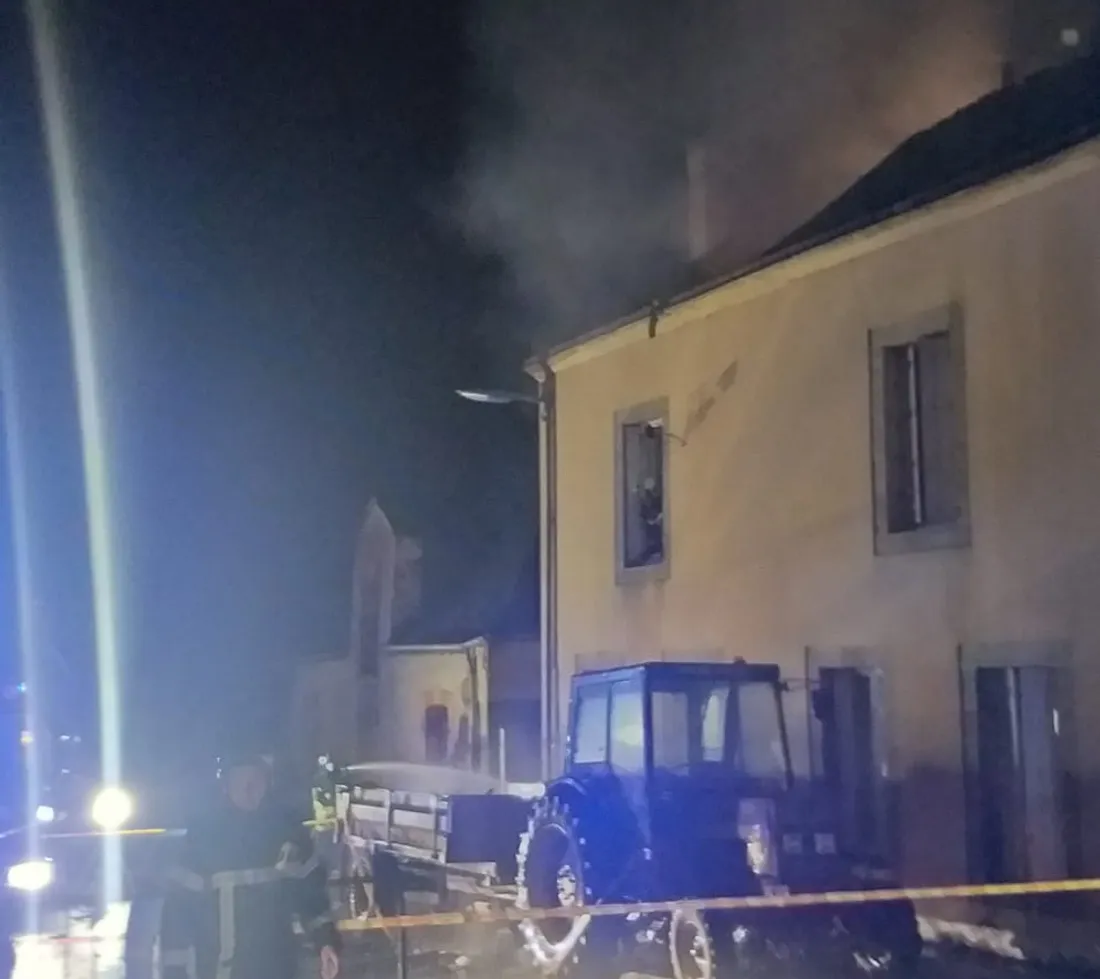 Feu de pavillon à Méral : jusqu'à 38 sapeurs-pompiers mobilisés