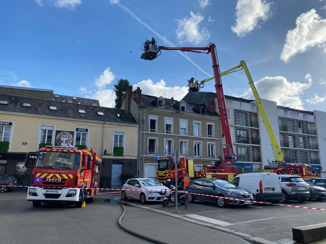 Incendie sur la place d'Alger au Mans