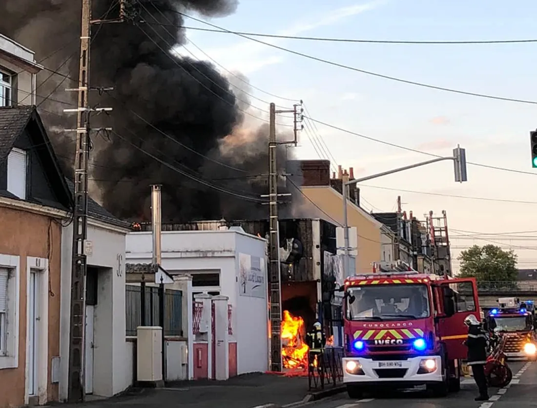 Incendie chez Point S au Mans