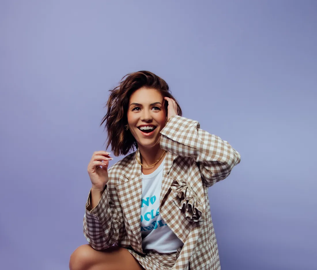 Laurie Peret joue son nouveau spectacle au centre des expositions du Mans.