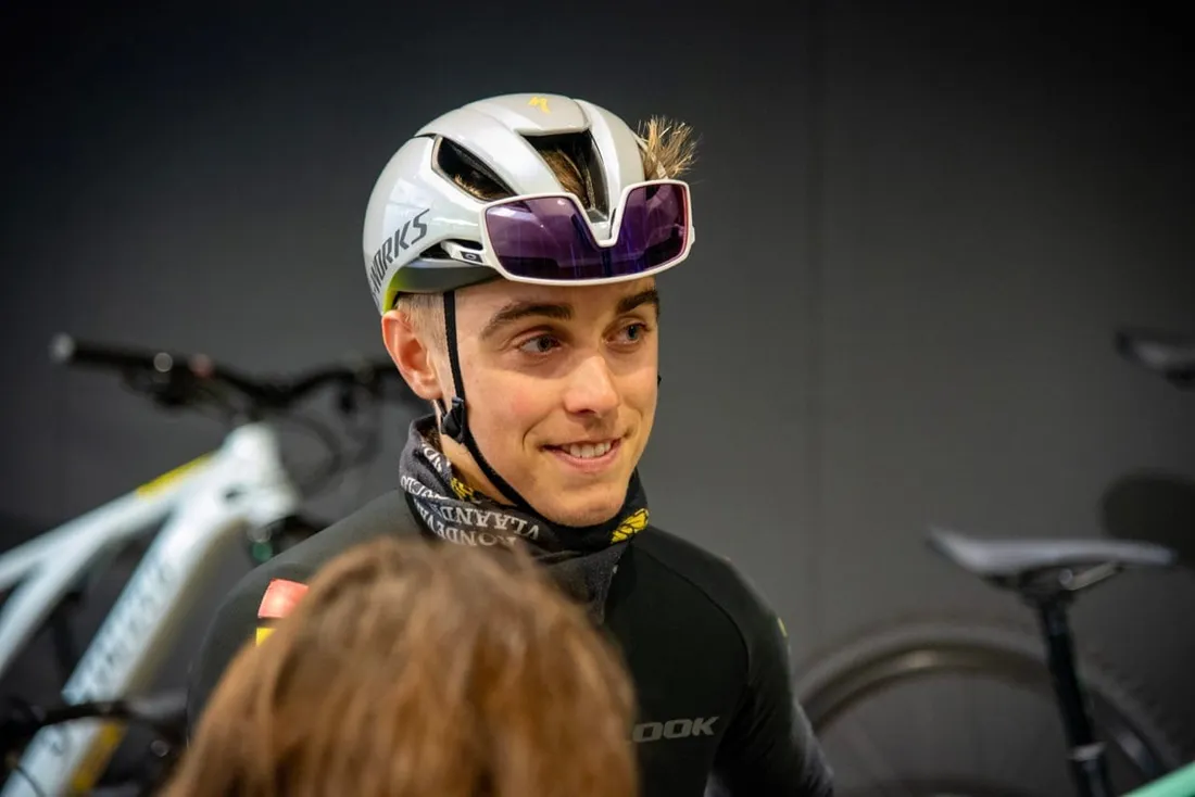 Le cycliste sarthois Louis Rouland de retour de La Vuelta