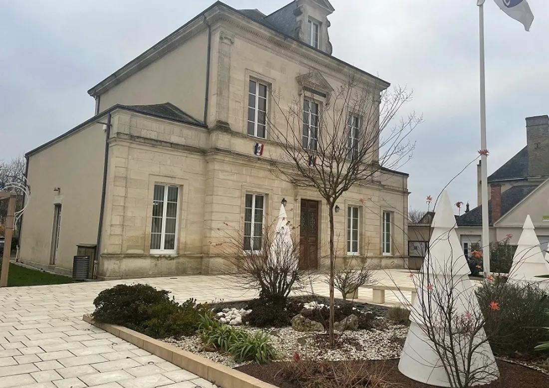 La mairie de Marolles-les-Braults