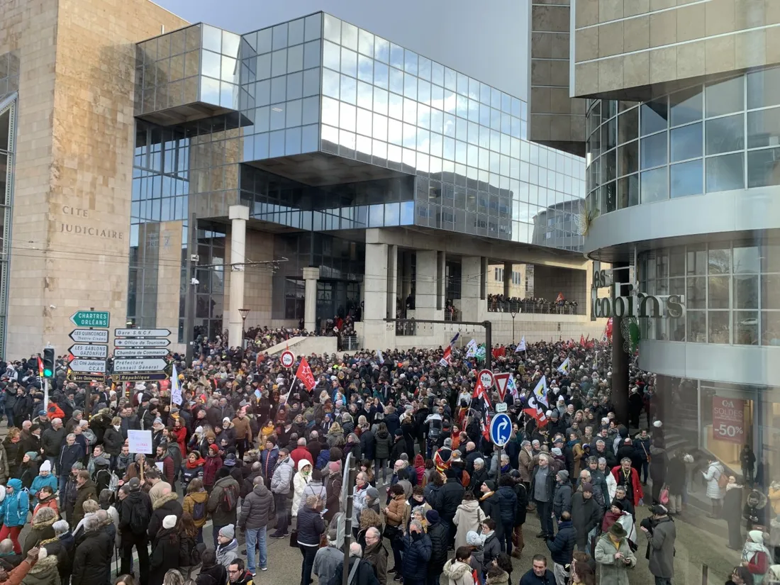 12 500 personnes manifestent au Mans contre la réforme des retraites