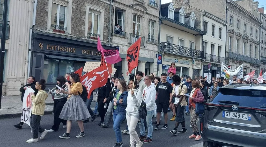Manifestation Alençon extrême droite