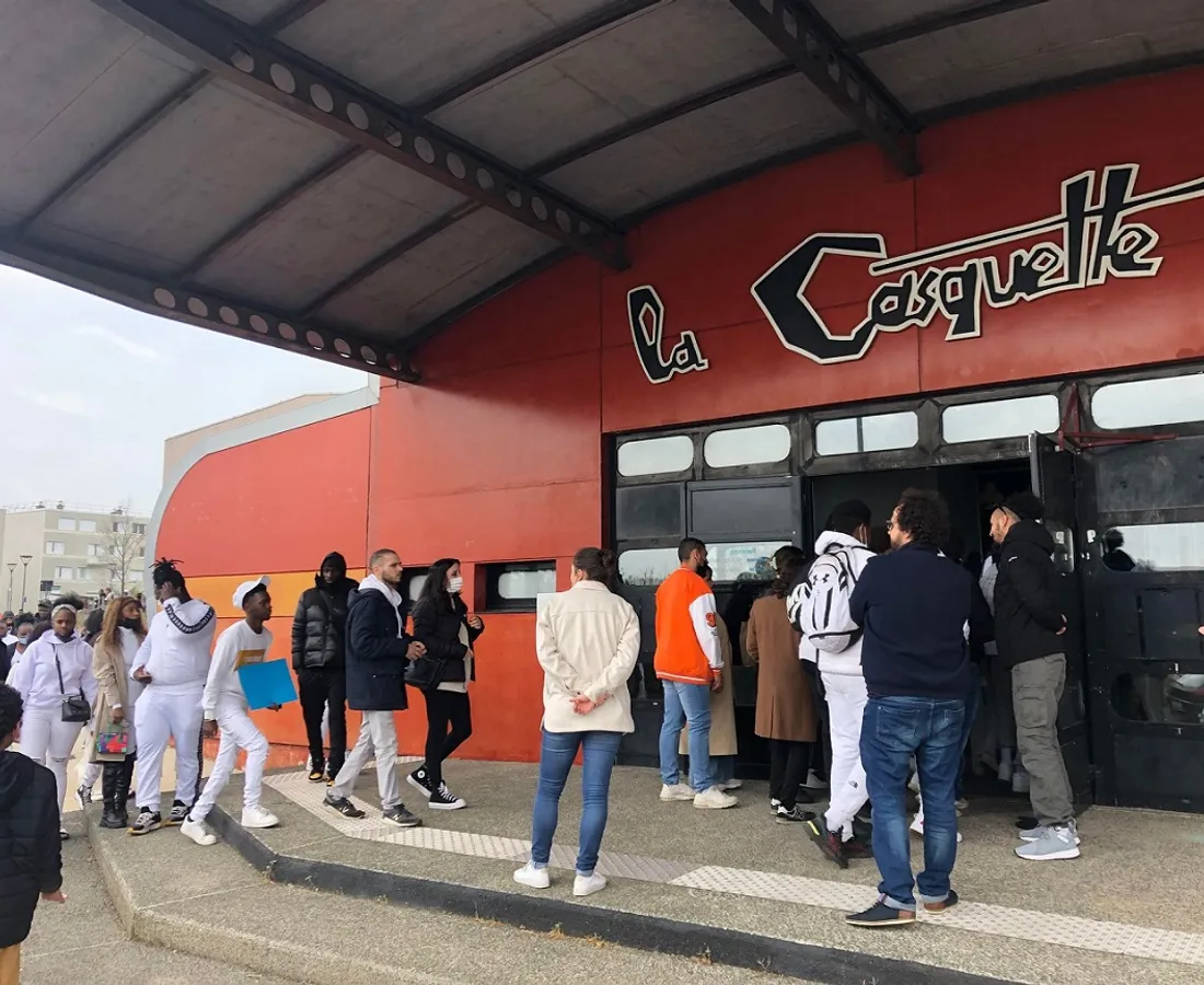 Devant "la casquette"