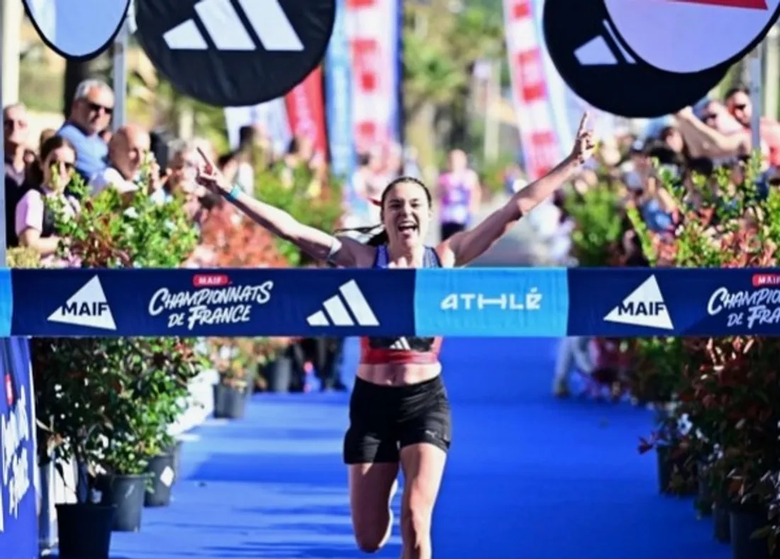 Mathilde Sénéchal savoure son titre de championne de France ! Photo : Jean-Luc Juvin / Stadion.