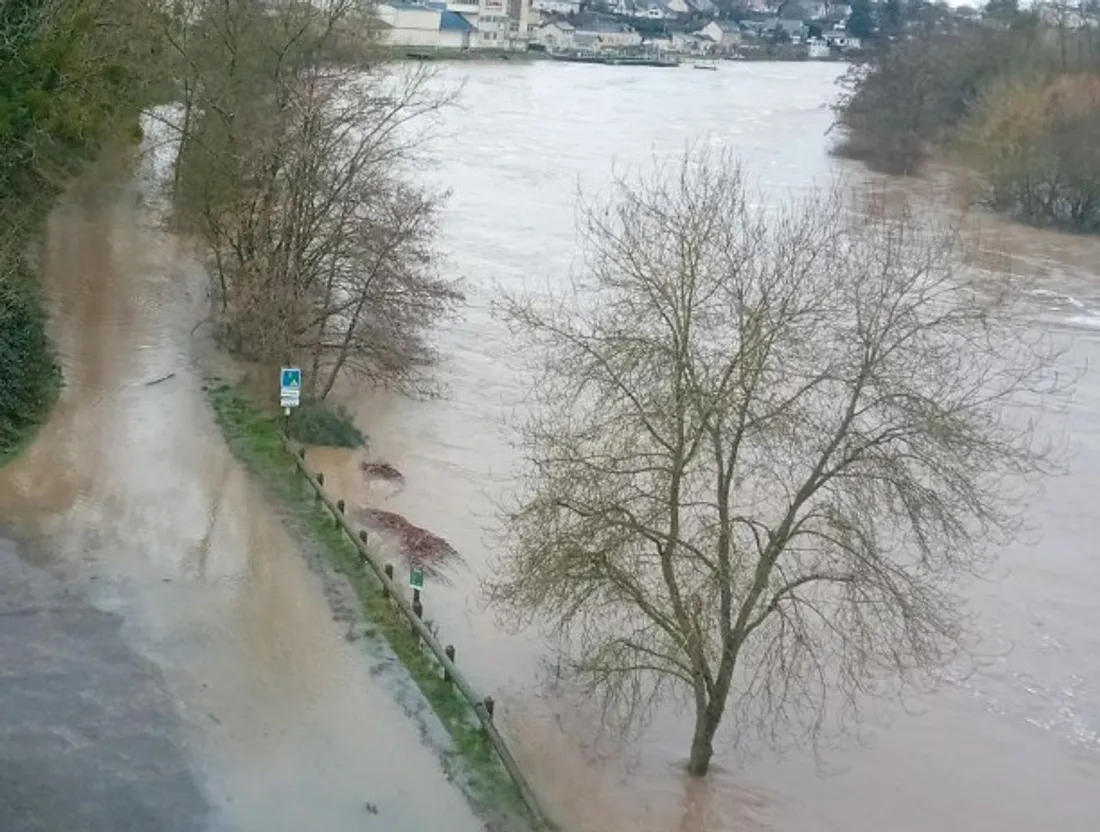 A Château-Gontier, la Mayenne est sortie de son lit