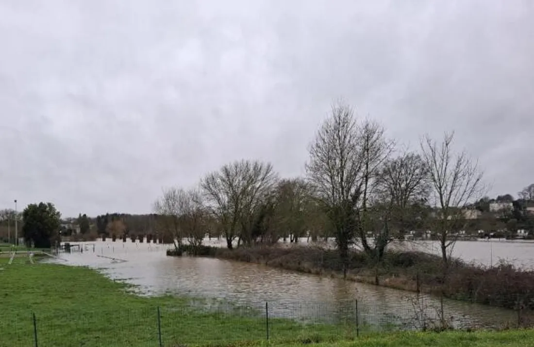 La Mayenne, en crue à Château-Gontier