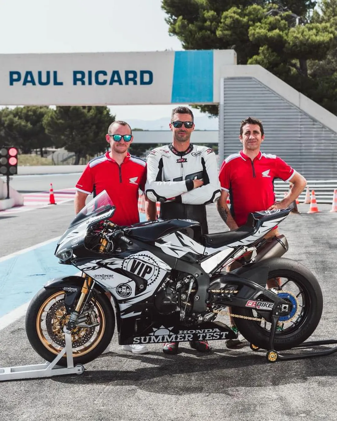 Les pilotes du Team VMD VIP Moto Dynoperf devant participer au Bol d'Or dont Matthieu Lagrive