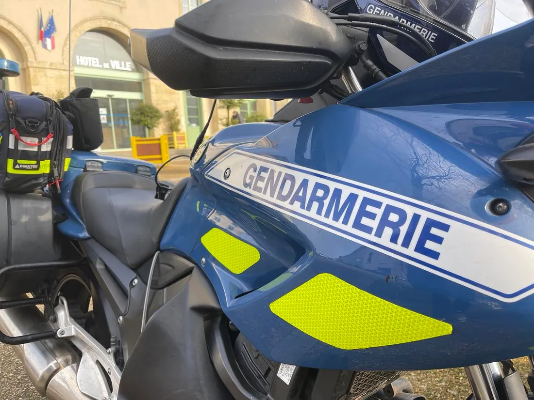 Flashé à 144 km/h au lieu de 80 : un conducteur intercepté alcoolisé à Gennes-Longuefuye