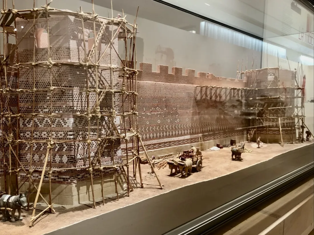 Maquette de l'enceinte romaine du Mans