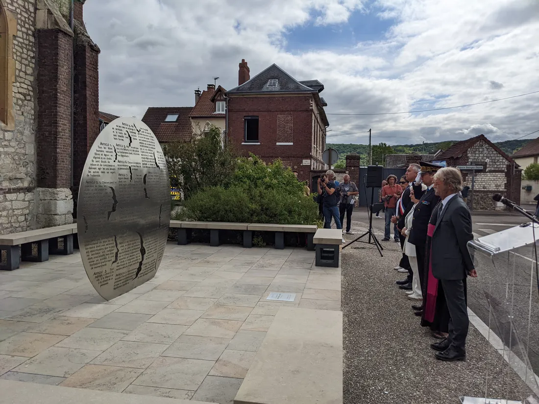 Stèle hommage père Hamel