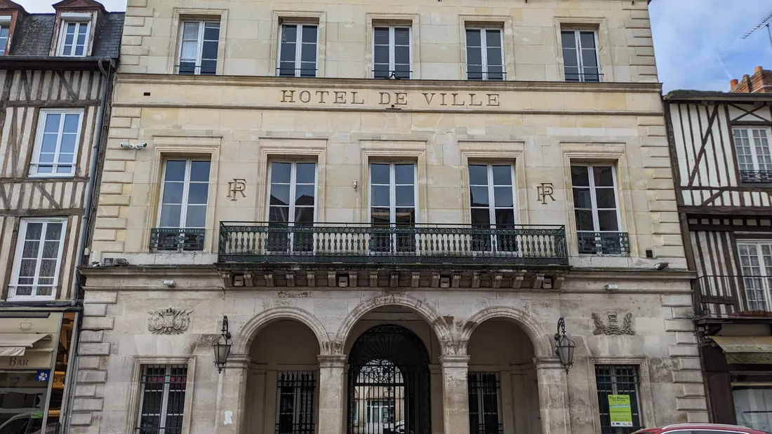 Fusillade à Pont-Audemer : le maire écrit au ministre de l'Intérieur