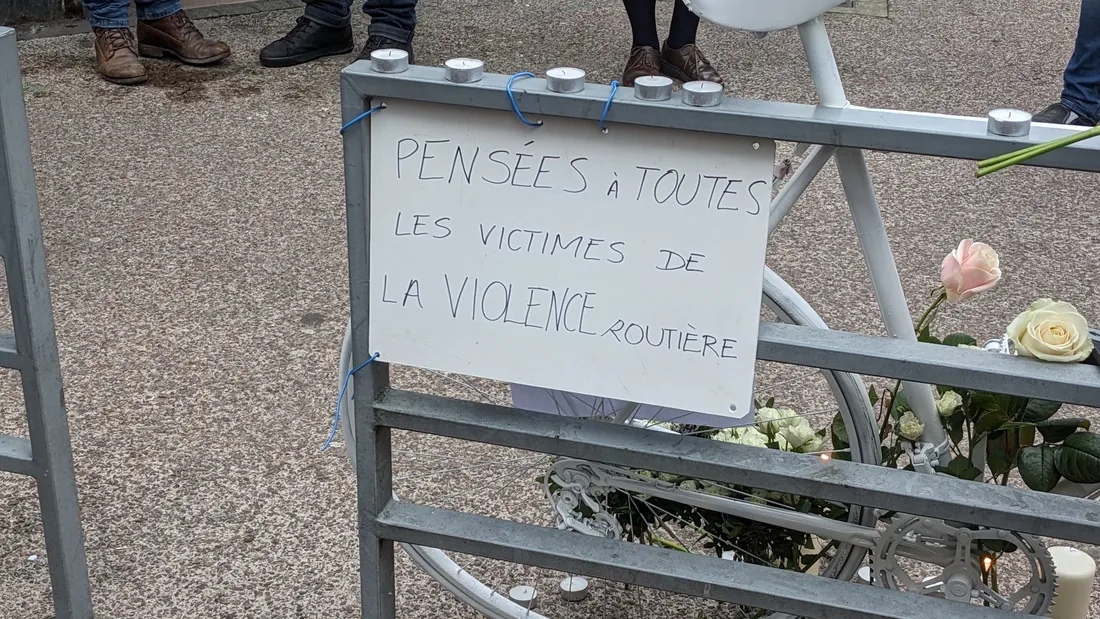 Rouen : émouvant hommage rendu à Elina, cette cycliste de 29 ans fauchée par une camionnette