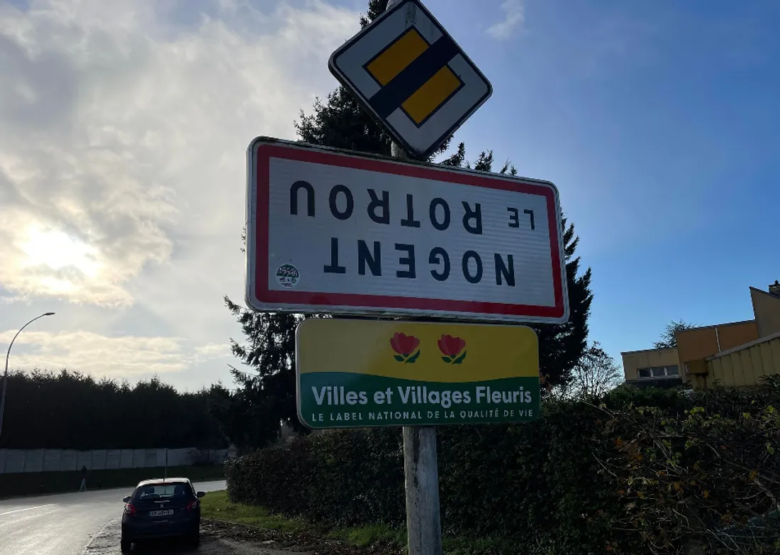 Panneau à l'envers à Nogent-le-Rotrou
