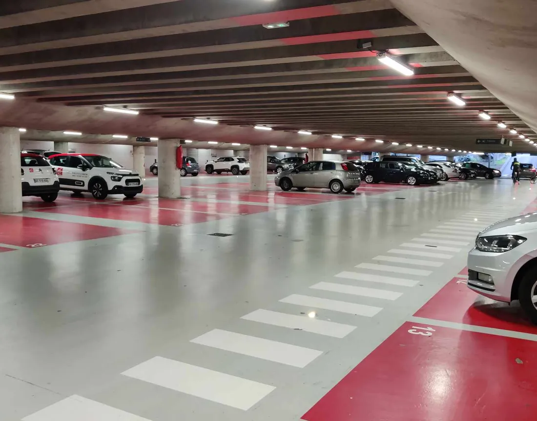 L'intérieur du parking