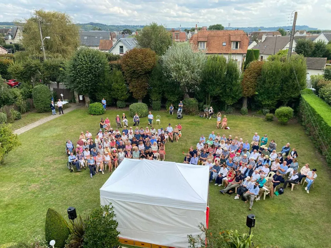 Le jardin de la villa Jeanne Marie de Cabourg vu depuis le deuxième étage