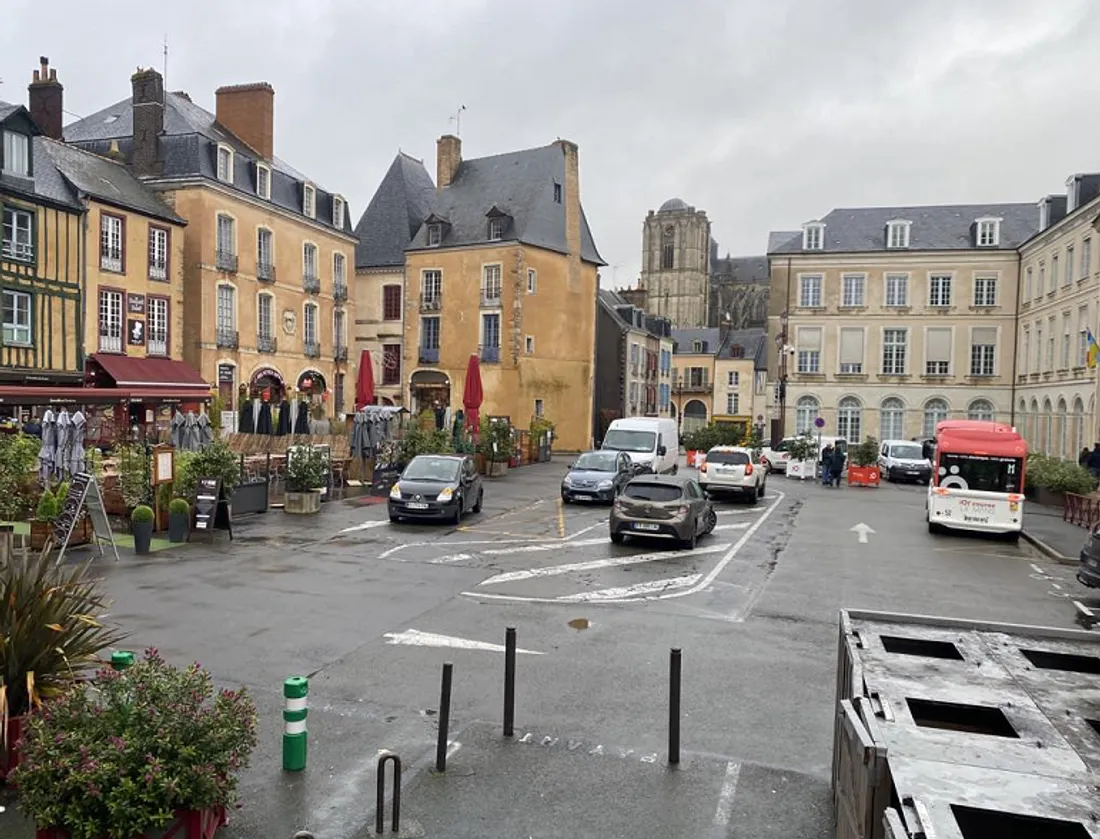 Au Mans, la place Saint-Pierre