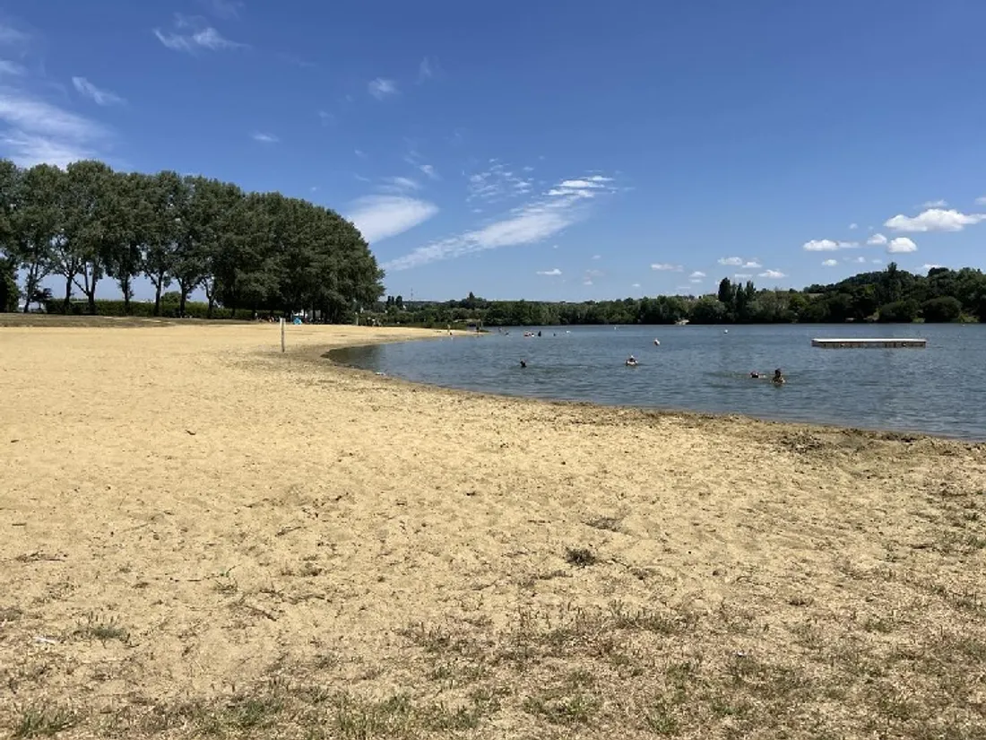 A La Ferté-Bernard, le plan d'eau, immortalisé en cette chaude fin de mois de juin 2025