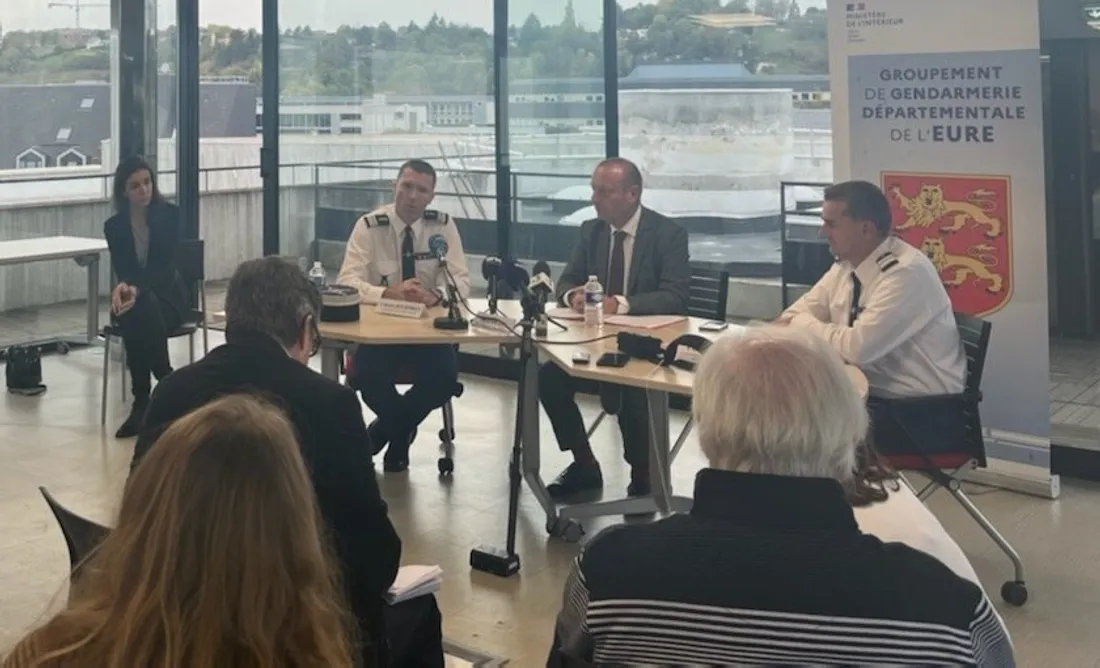 Rémi Coutin tient un point-presse suite au drame de l'A13