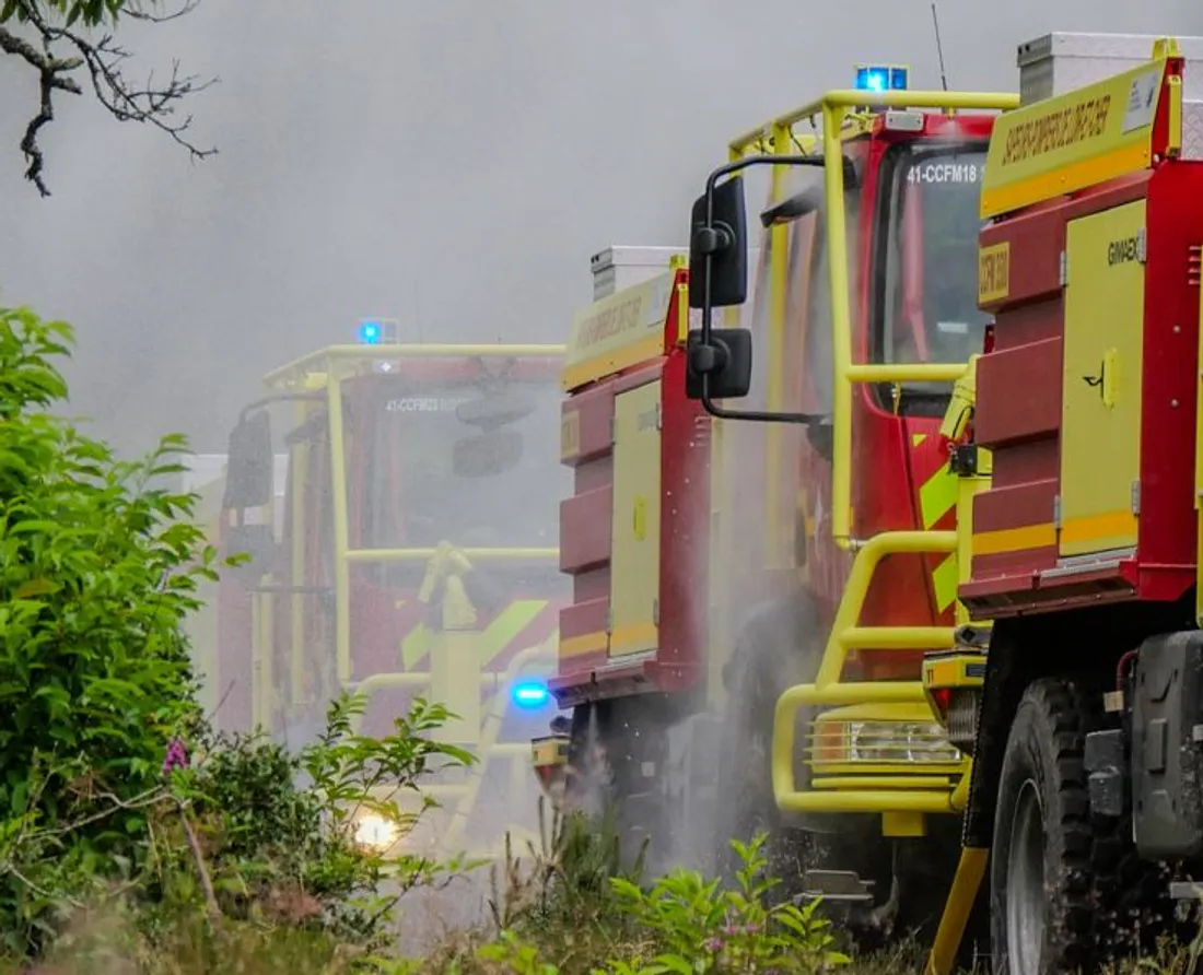 Colonne de camions appartenant au Service départemental d'incendie et de secours du Loir-et-Cher