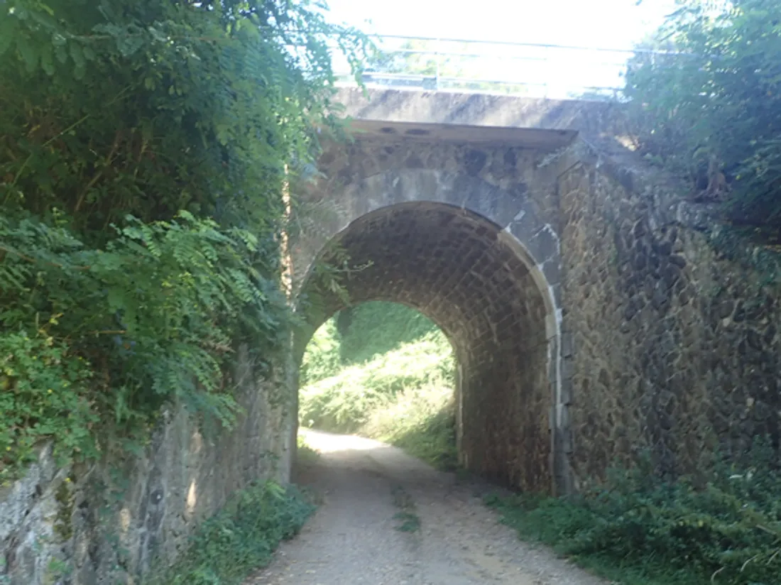 L'un des deux ponts-rails sur lesquels l'étanchéité doit être revue