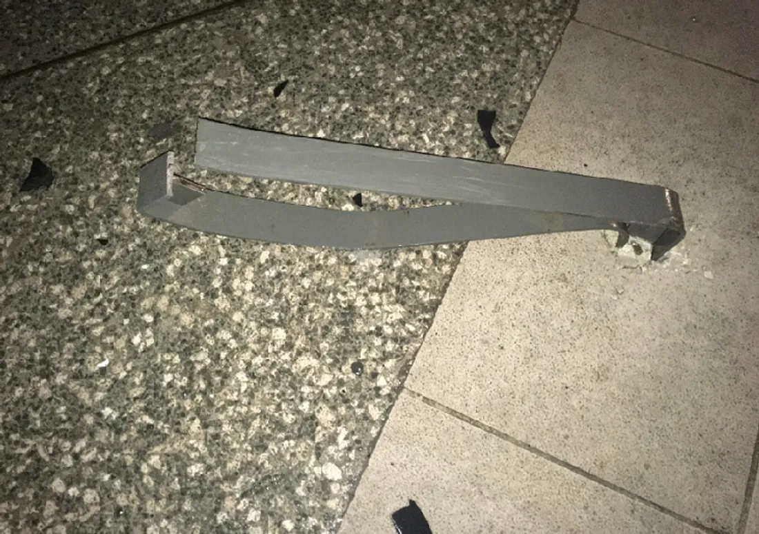 Potelet percuté devant la gare de Blois