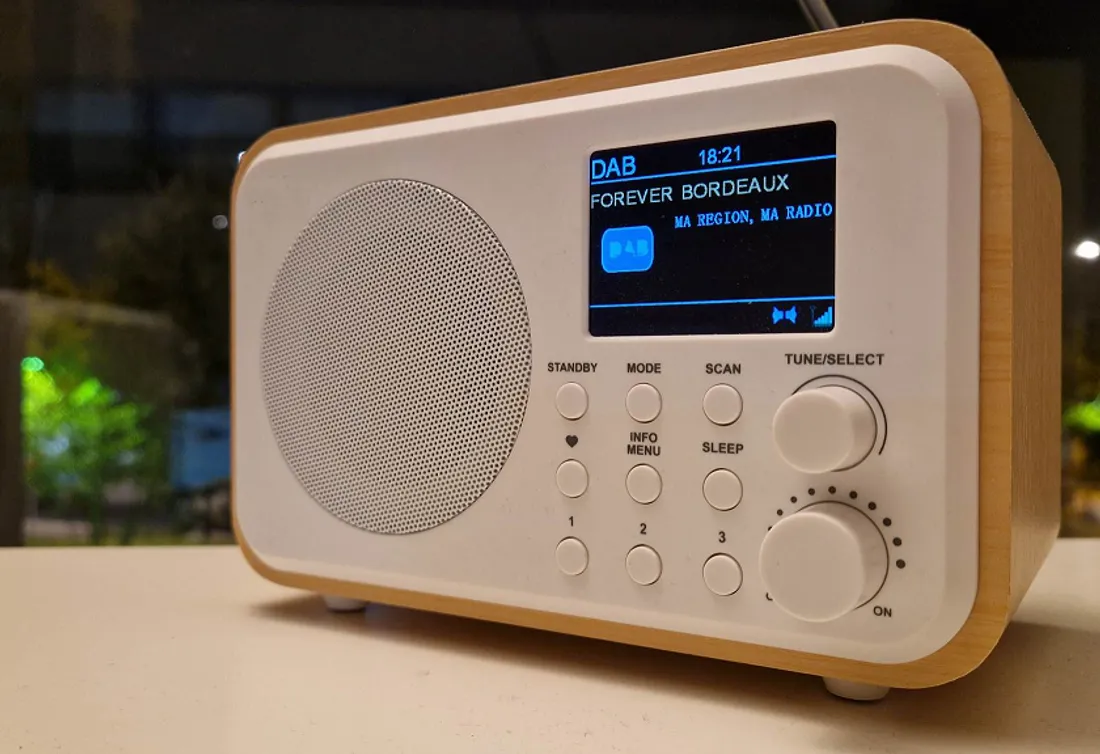 Un bien joli poste qui reçoit la radio en DAB+
