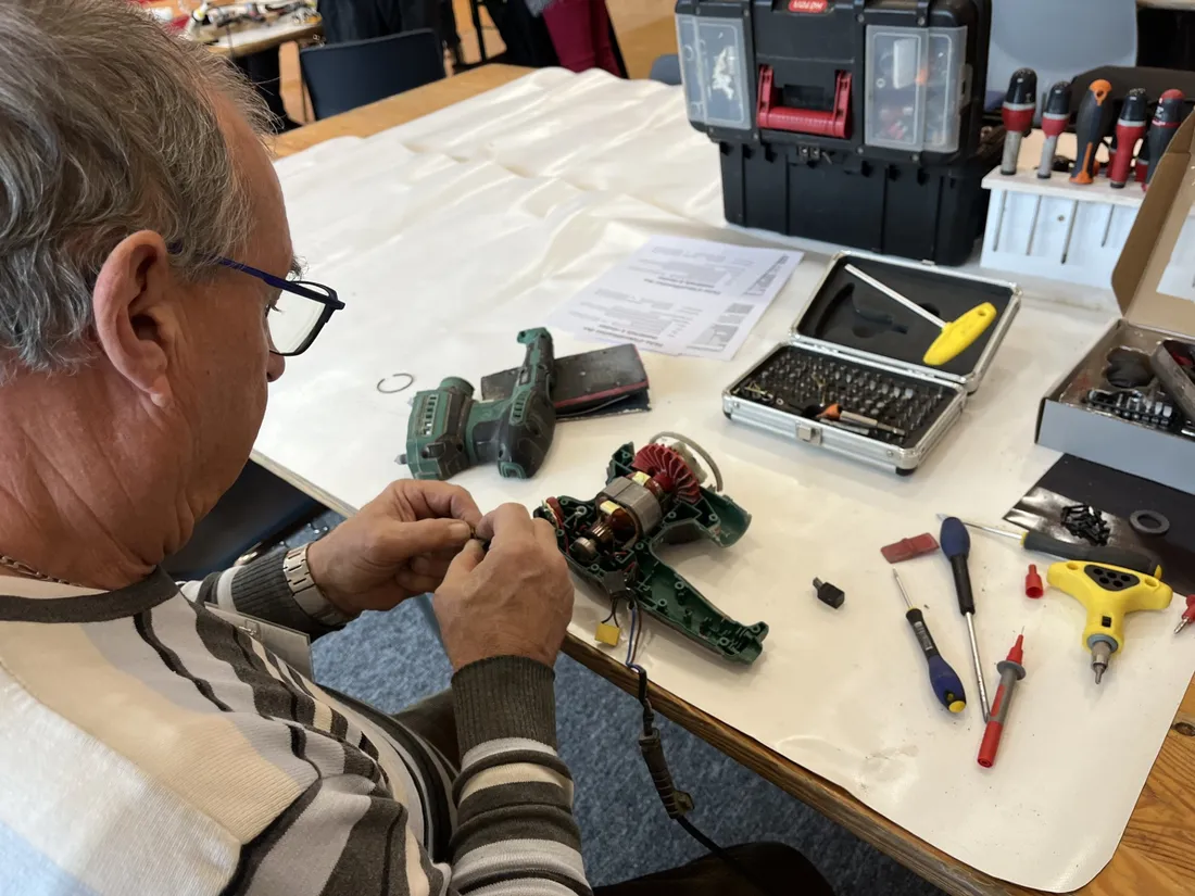 L'association Grains de Sable et Pomme de Pin a organisé son 19ème "Repair Café", à Laigné-en-Belin.