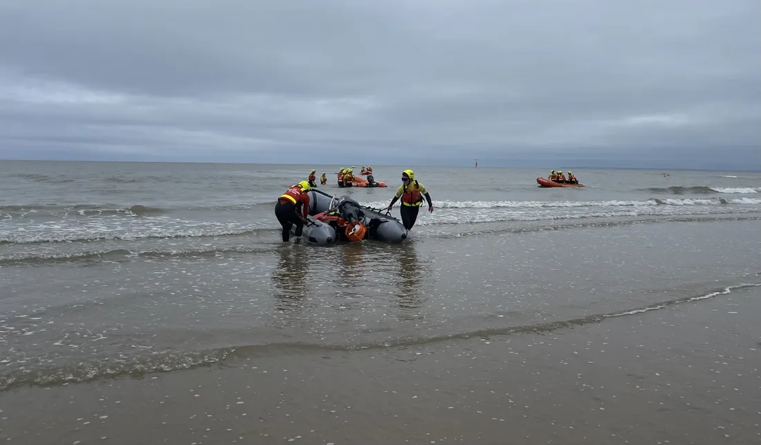 Houlgate : les futurs nageurs sauveteurs en formation sur la plage
