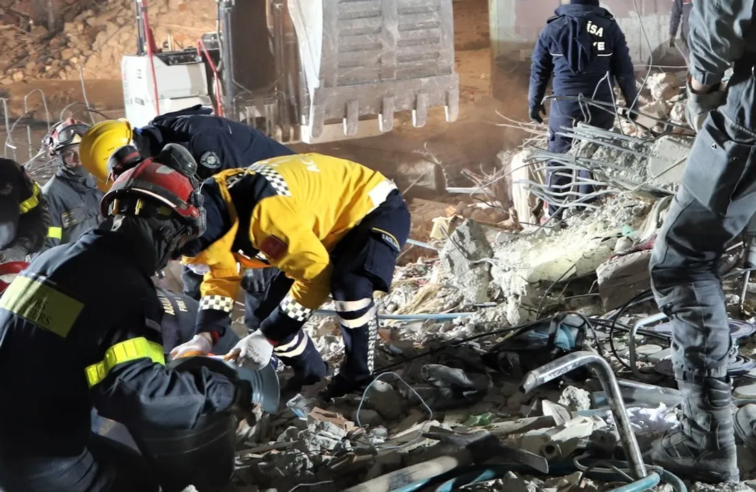 En Turquie, les recherches se poursuivent