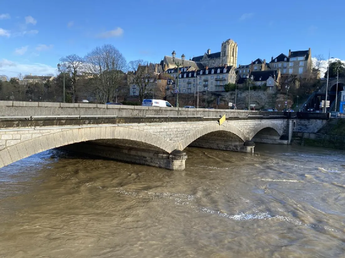 La Sarthe, en centre-ville du Mans