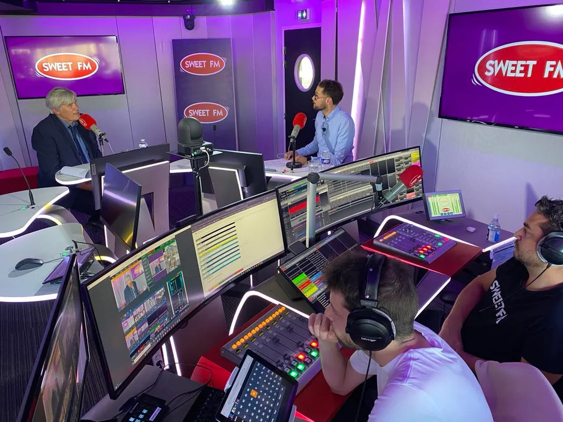 Stéphane Le Foll au micro de Sweet FM