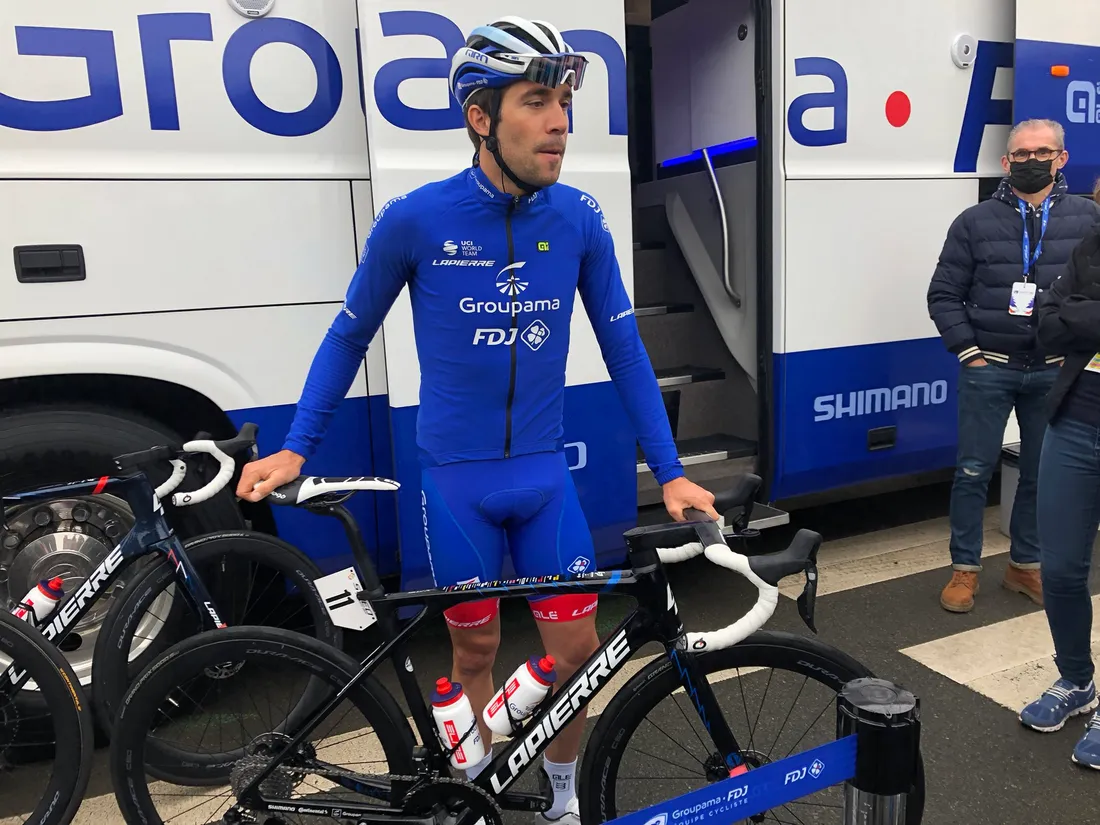 Thibaut Pinot au départ du circuit cycliste de la Sarthe