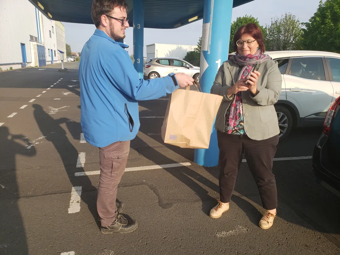 Stéphanie vient récupérer un panier Too Good To Go