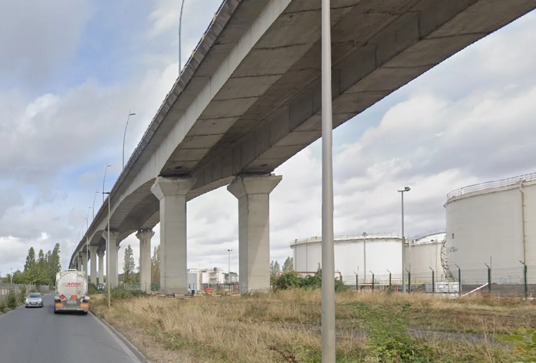 Sous le viaduc de Calix