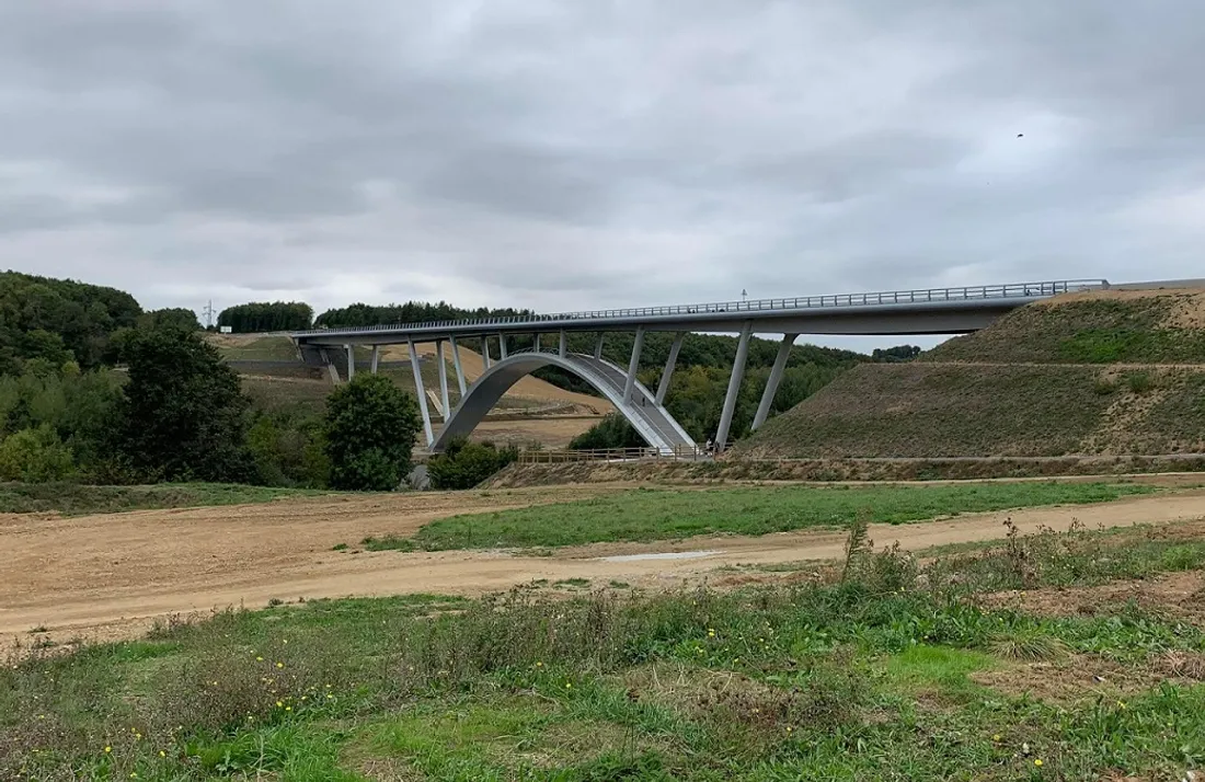 Le viaduc au-dessus de la Mayenne