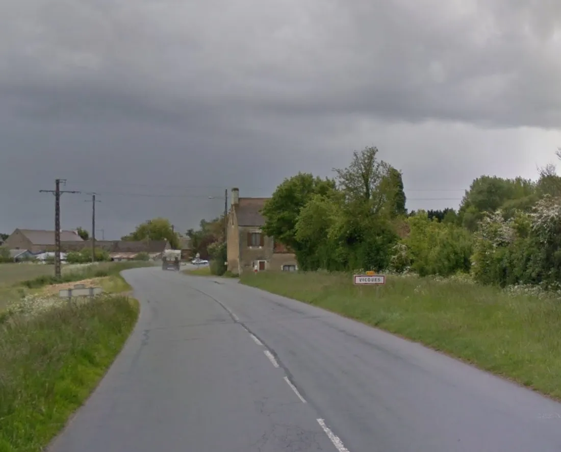 Vicques, sur la D148